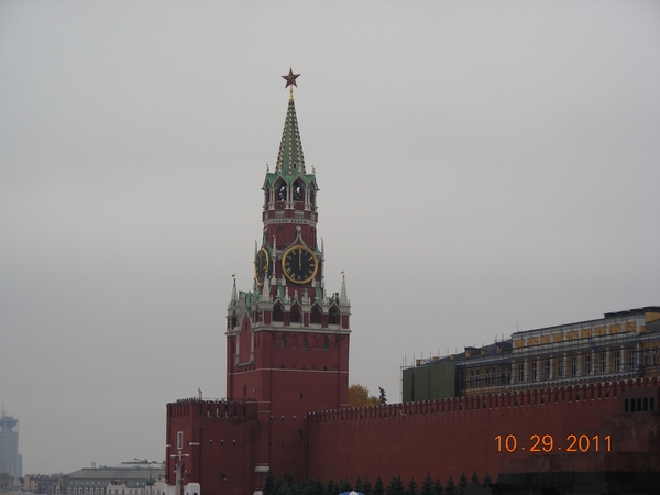 до Кремля одно па
